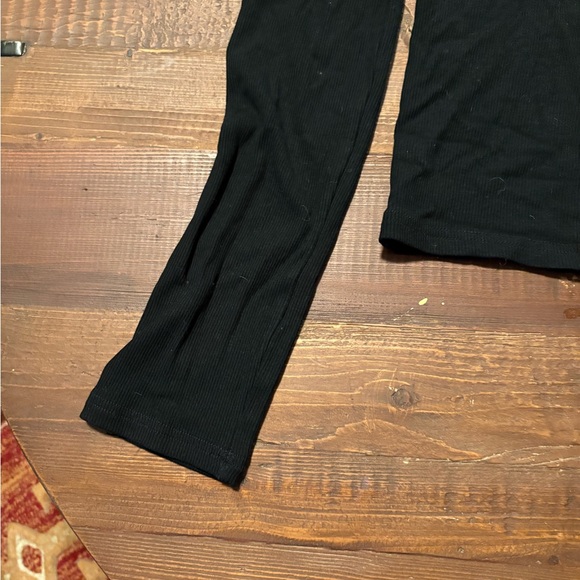 Chic Black Off-Shoulder Blouse - Picture 4 of 5